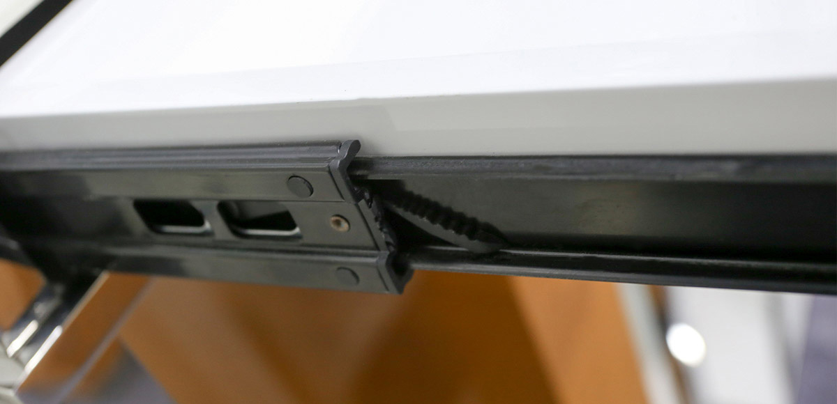 SIMPLE STYLE METAL WATCH SHOWCASE WITH LIGHTS AND LOCK