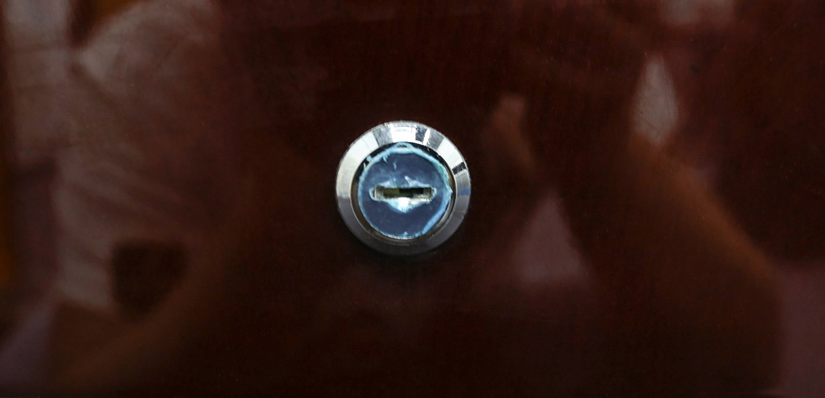 AMERICAN STYLE WOODEN Watch showcase WITH LIGHTS AND STORAGE