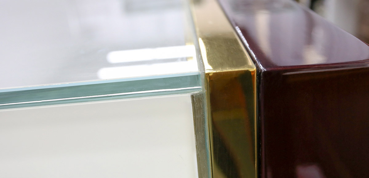 AMERICAN STYLE WOODEN Watch showcase WITH LIGHTS AND STORAGE